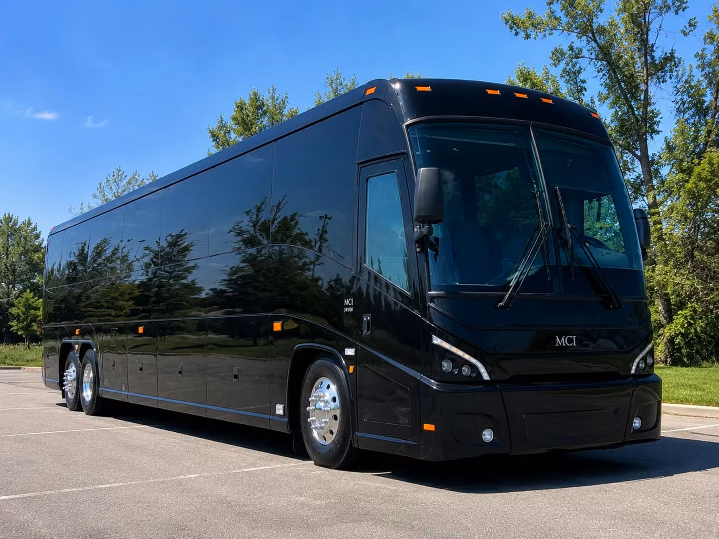 ada accessible field trip buses for deltona schools and student groups