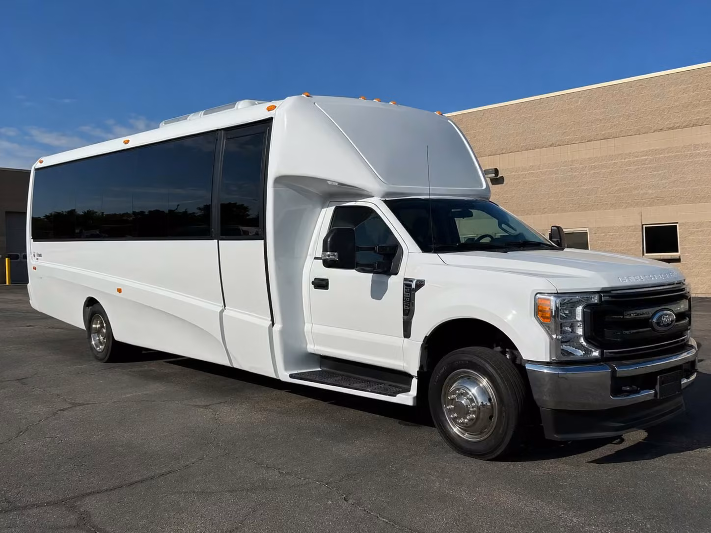 minibus rentals for deltona field trips to daytona beach area destinations